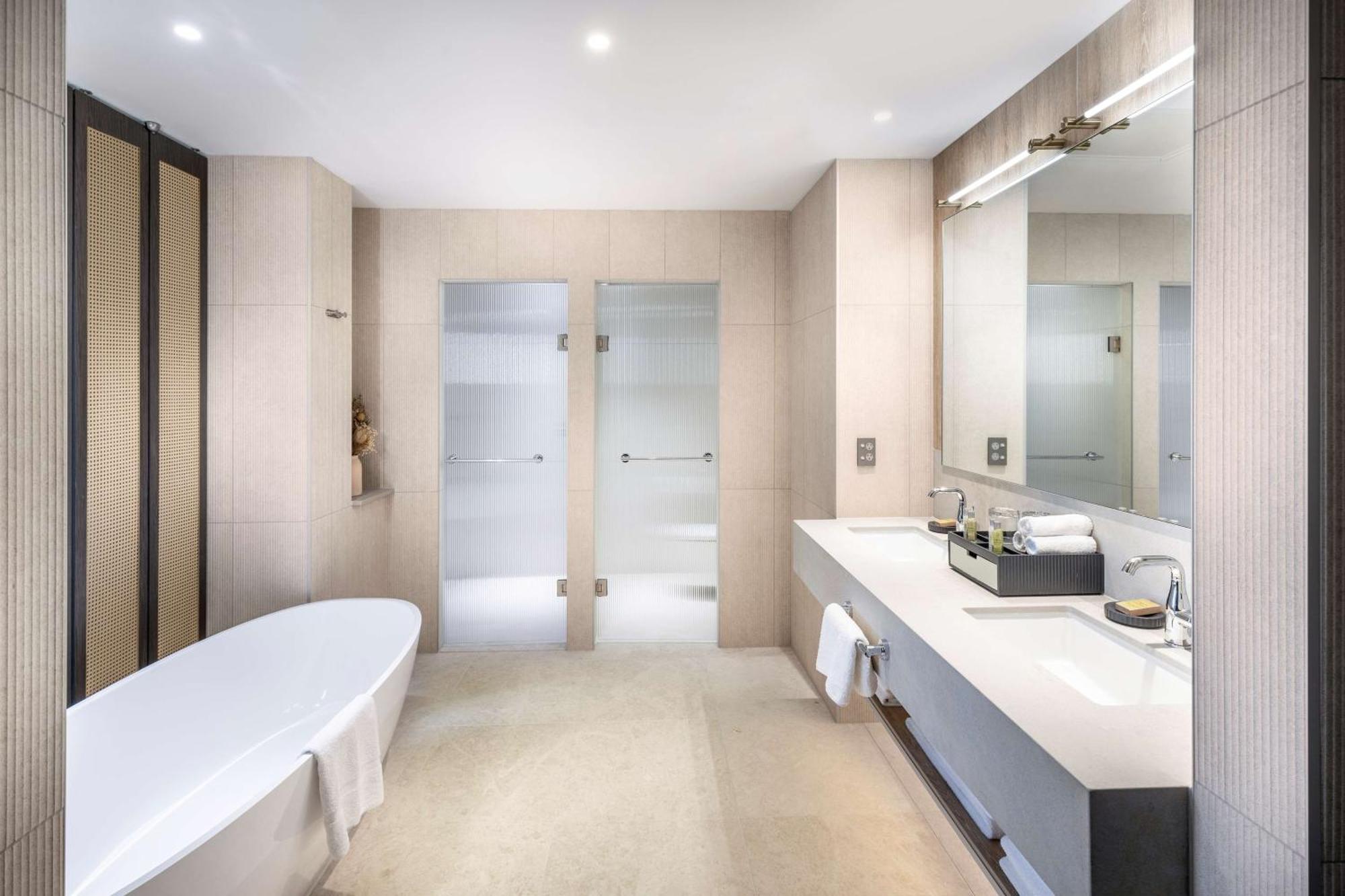 מלון Doubletree By Hilton Auckland Karaka מראה חיצוני תמונה