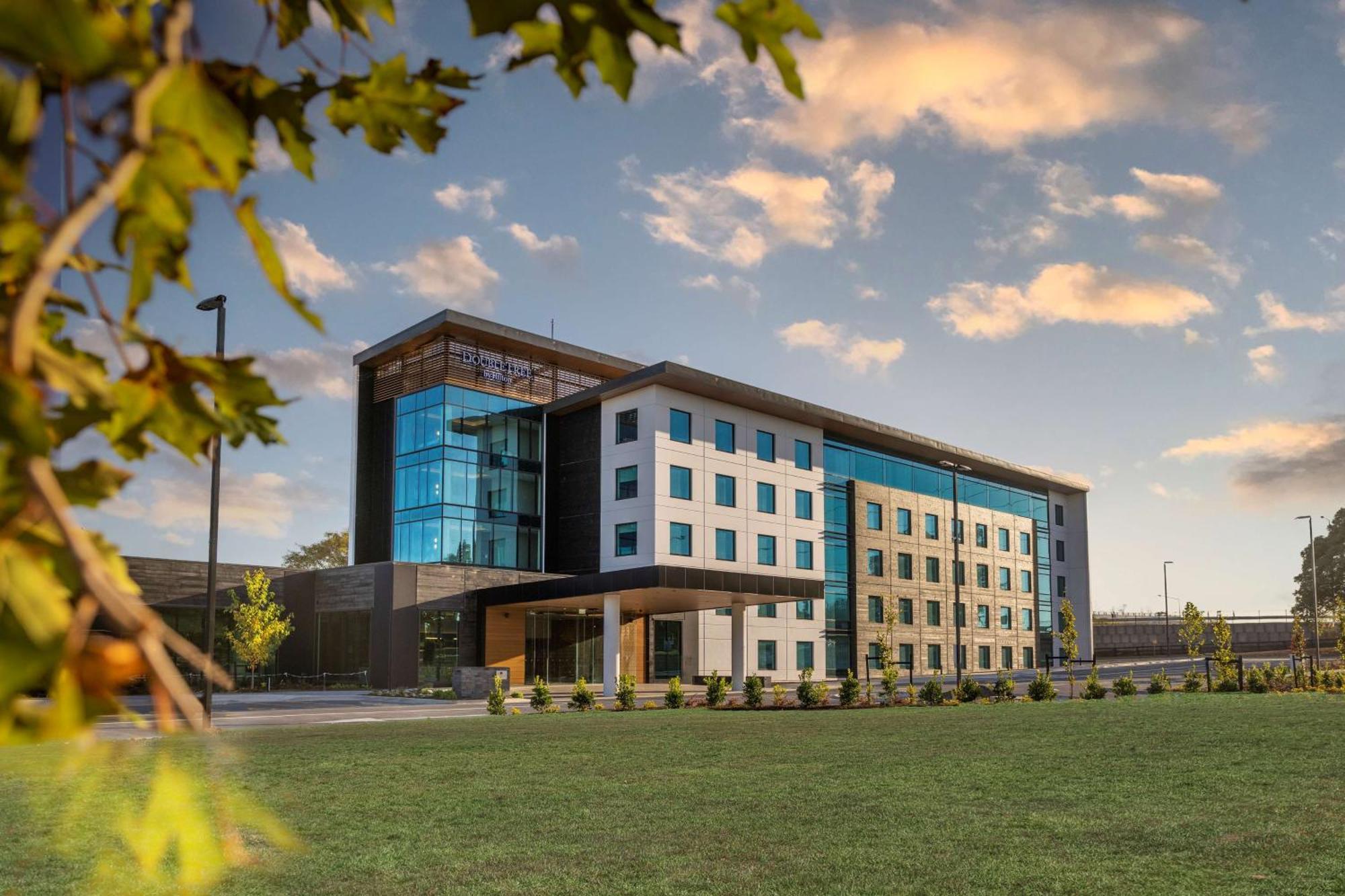 מלון Doubletree By Hilton Auckland Karaka מראה חיצוני תמונה