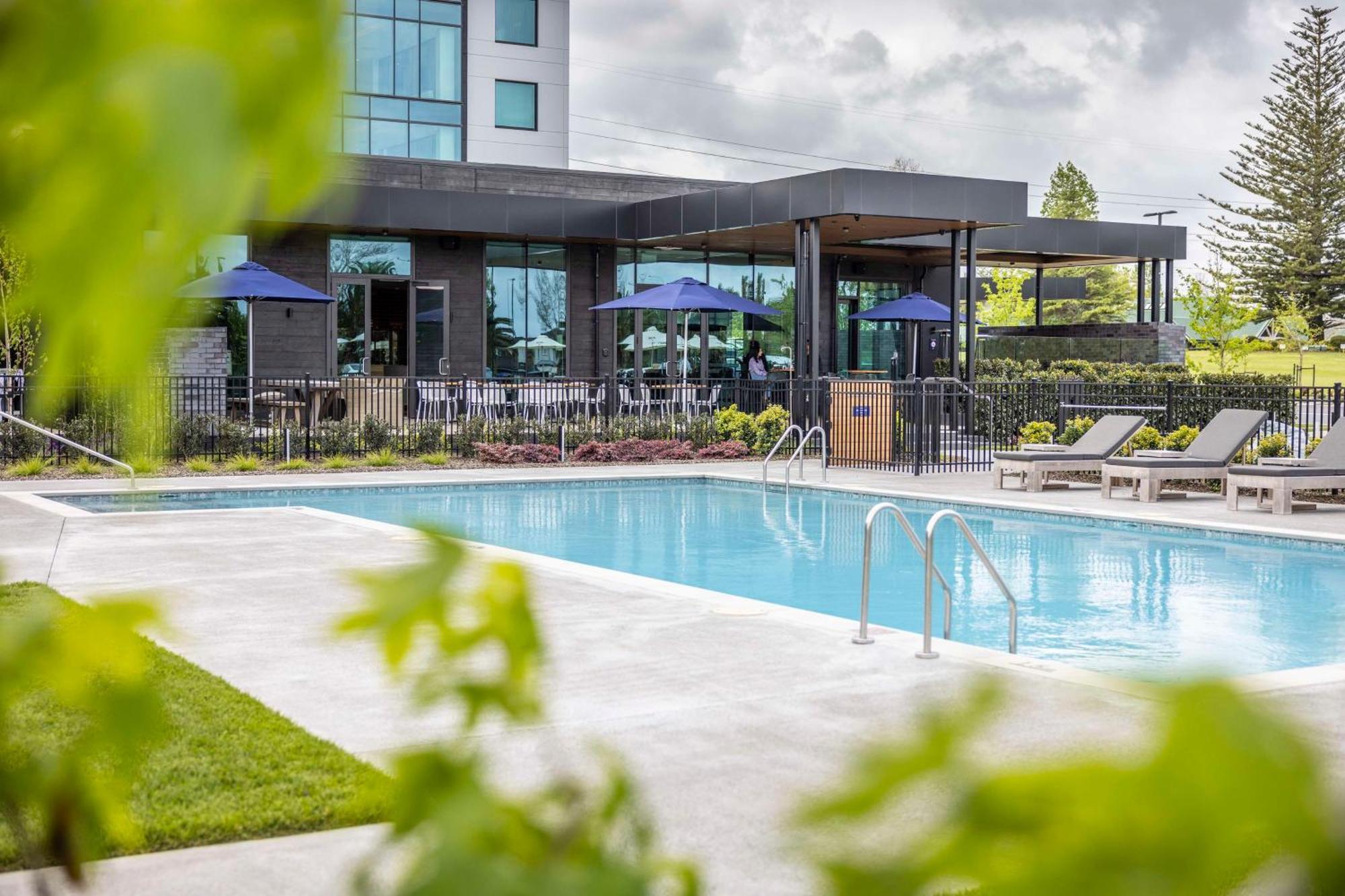 מלון Doubletree By Hilton Auckland Karaka מראה חיצוני תמונה